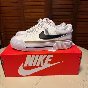 Nike Court Legacy Lift Women’s Sneakers